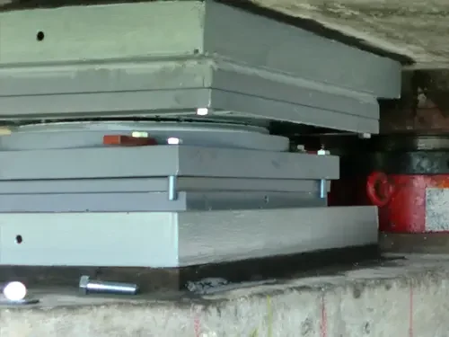 Flat jack in situ.webp